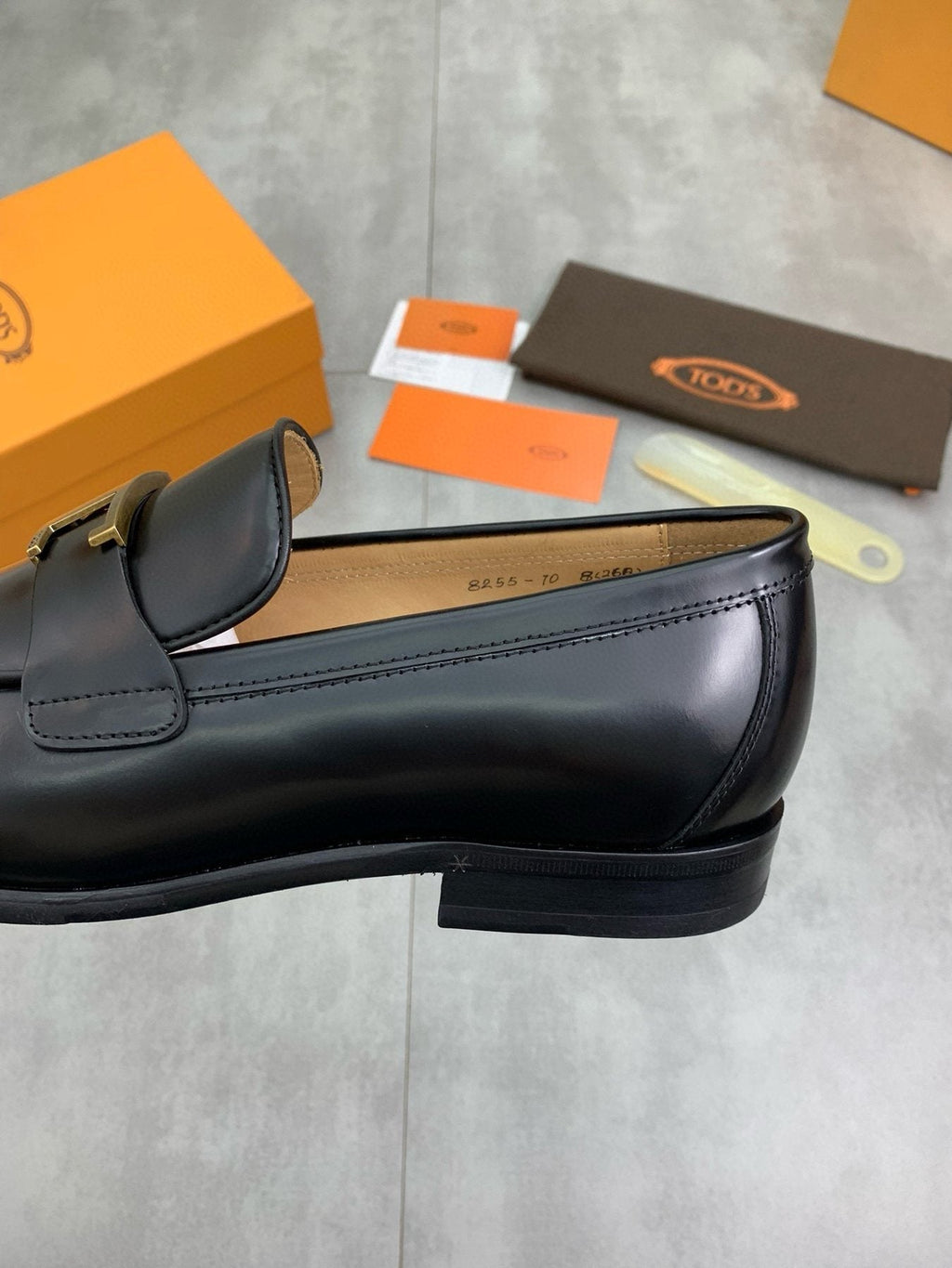 TOD'S Men's Black Gold-Tone Hardware Loafers